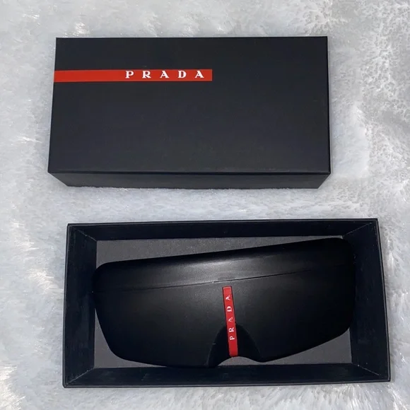 Prada SunglassesauthenticUnisexblackNever worn!!!